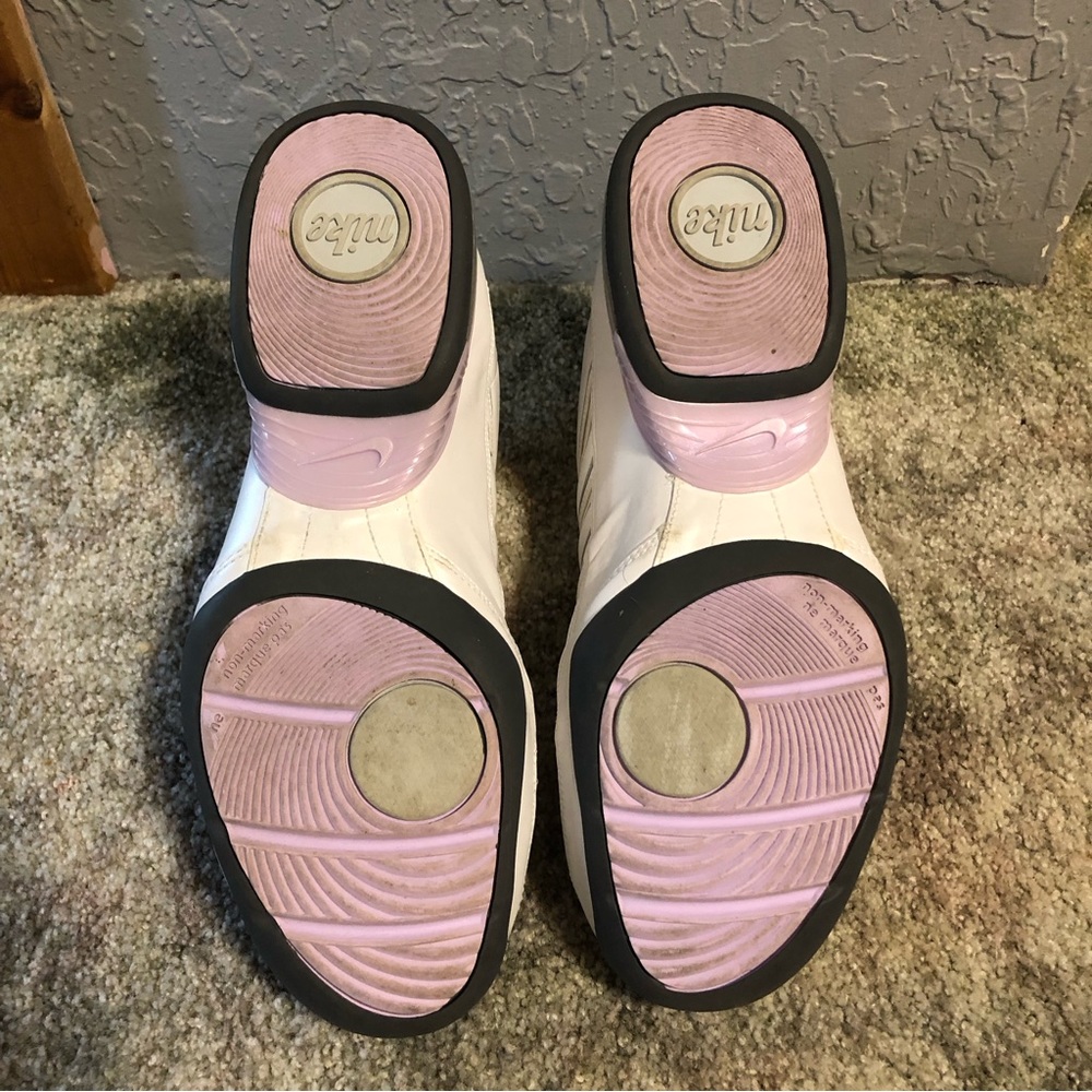 Vintage Nike Sneakers - Picture 4 of 7